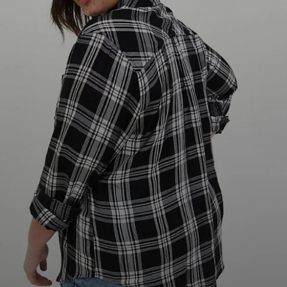 Torrid Large Black and White Check Plaid Flannel Button Front Long Sleeve blouse